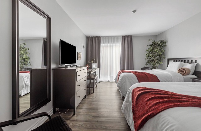 Restauparc Motel - 2 Double Bed & Kitchenette & Private Washroom