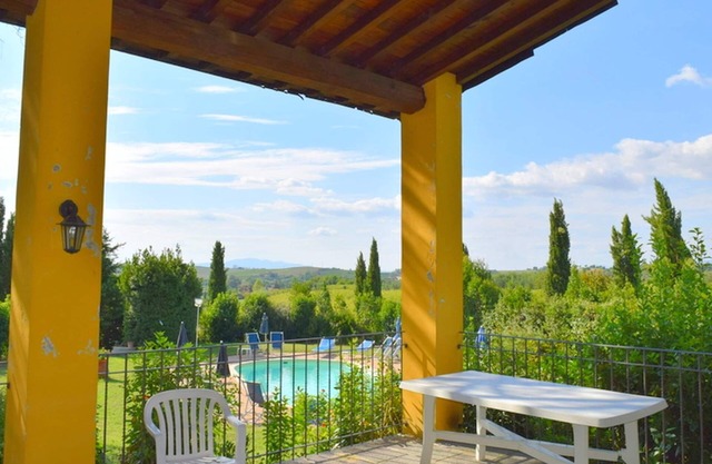 Restful Farmhouse with Pool near Forest in Vinci