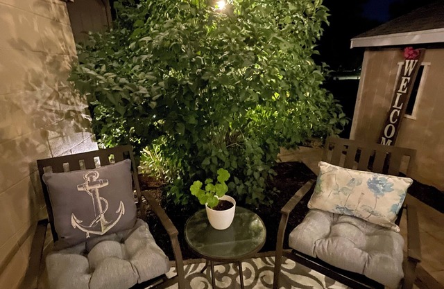 Restful Retreat. Quiet neighborhood. Perfect location. Close to the interstate.
