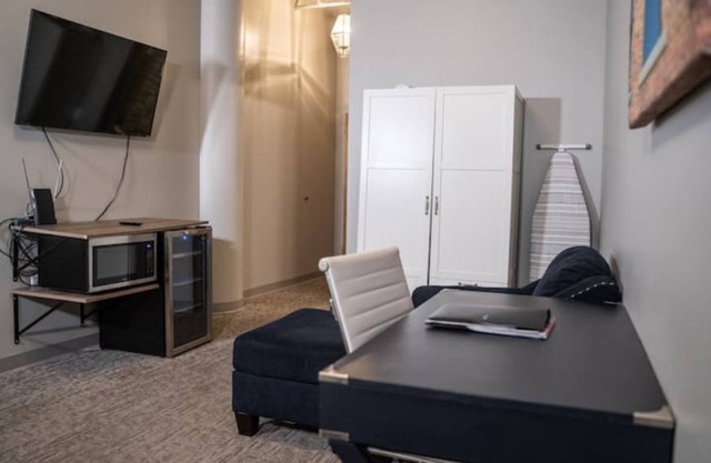 Restful suite Downtown Davenport