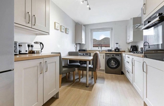 RestfullHaven:your own room in an apartment having double/shared bathroom/kitchn