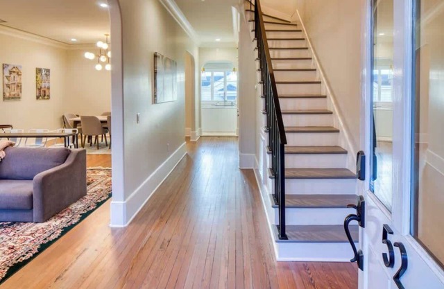 Restored 1800's Home with Courtyard & Parking - Steps to River Street