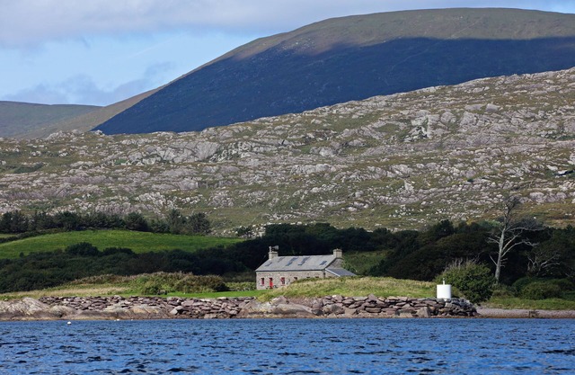 Restaurada casa de guardacostas del s. XVIII a orillas del hermoso estuario de Kenmare