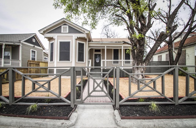 Restored Historic 2br/1.5ba House Near Downtown