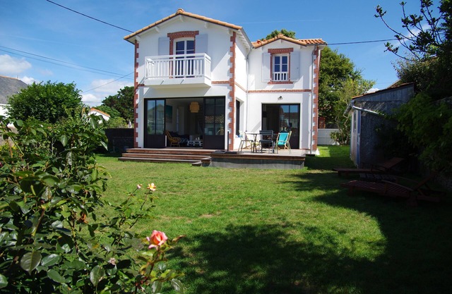 Casa restaurada en el corazón del pueblo y 150 metros de las playas y tiendas