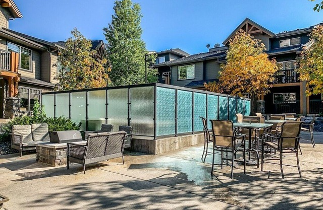 Retreat 1 Bed/1 Bath Getaway with Outdoor Hot Tub