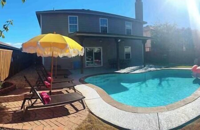 Retiro cerca de Lewisville Lake con Piscina y 1 Mascota OK