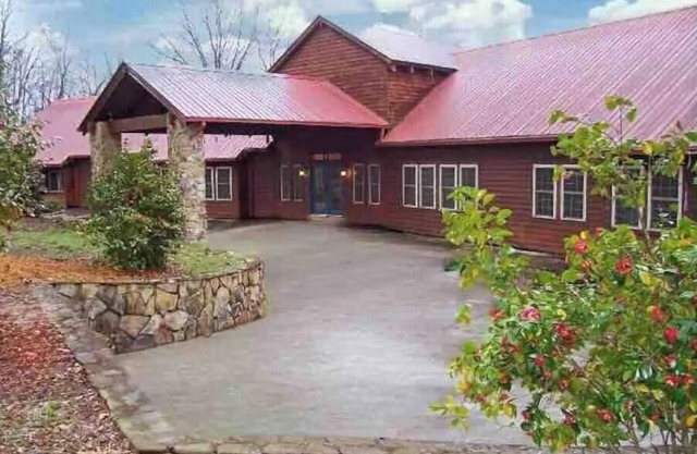 Lara's Chateau @ The Radio House