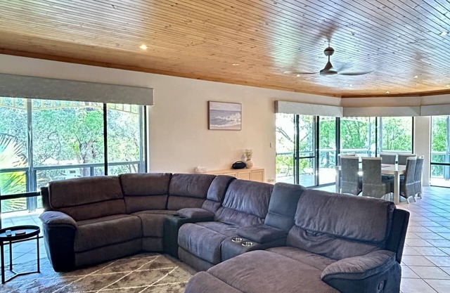 Retreat on Estuary ! Huge waterfront residence for large groups to enjoy