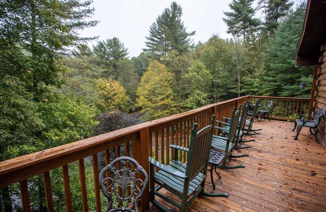 Cabaña 4BR Mtn, mesa de billar, porches envolventes, acceso al río, entorno boscoso tranquilo