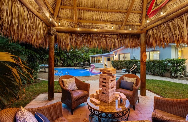 Retro 1950s Florida Home ~ Pool ~ Spa ~ Tiki Hut ~ Huge Backyard ~ Hammock ~ Two Bikes