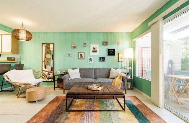 Retro Beachside Getaway/Steps away from the sand!