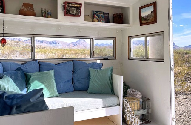 Retro Camper in Big Bend for Unforgettable Retreat