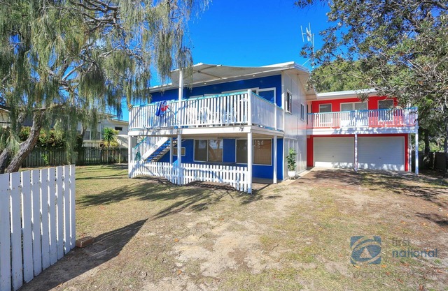 Retro Esplanade property with Ocean views