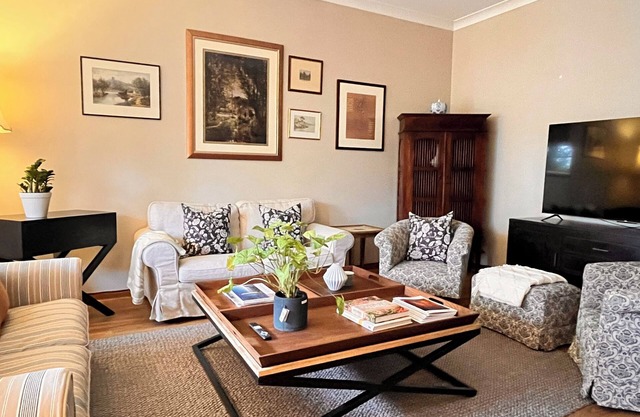 Retro House 3-bedrooms @St Peters. 2km to CBD