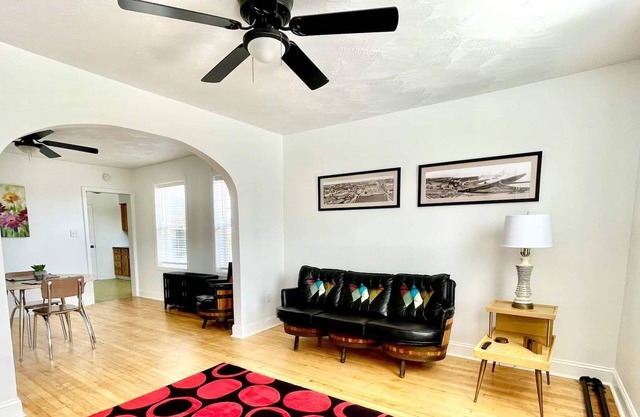 Retro-Ish Downtown, 1 Bedroom Upper