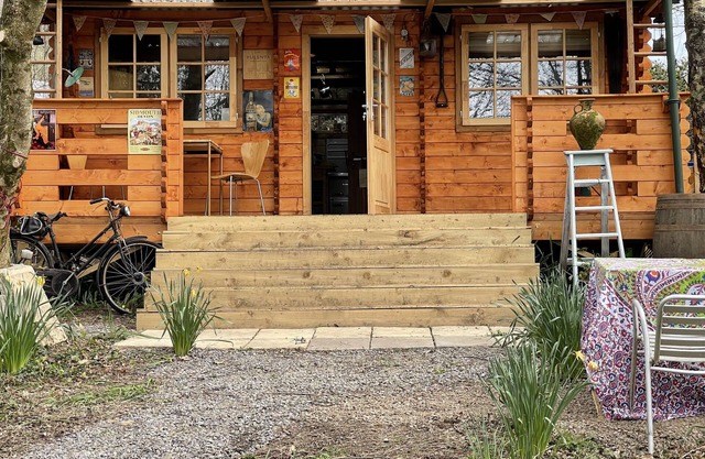 Retro Lodge nr Dartoor with hot tub & opt sauna