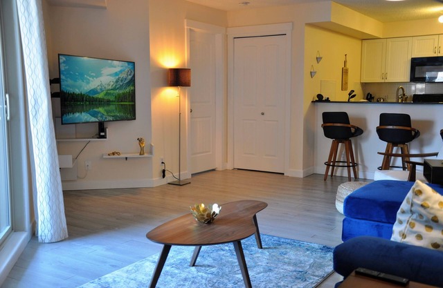 Retro Modern Renovated New Furniture 2BD/2BTH