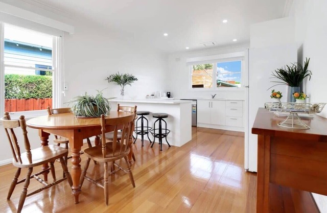Retro Retreat I Geelong Home Ideal for Families