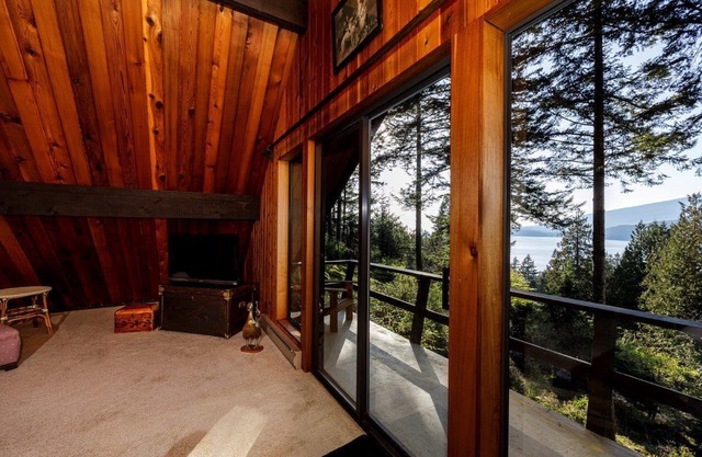 Retro Retreat Cabin. Step back in time on Bowen Island.