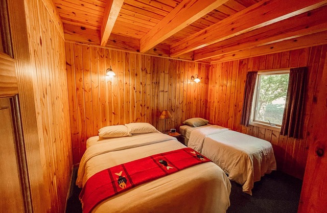 Reunion Cabin con loft y porche con pantalla en el Resort