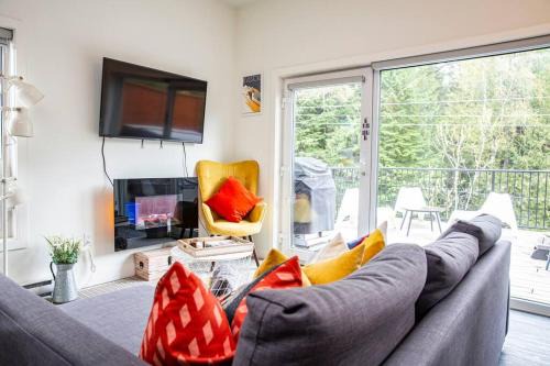 Reved Up & Out - Remarkable Two Bedroom Condo