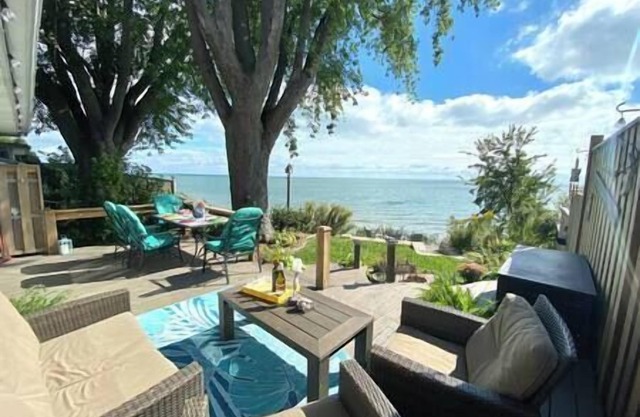 Reveries on the Lake-lakefront Kingsville Cottage, Your home away from home in Kingsville