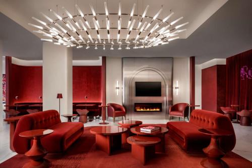 Revery Toronto Downtown, Curio Collection by Hilton