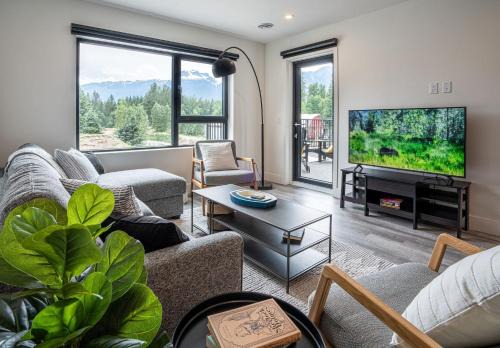 Revy's Peak Condo - Hot Tub with View