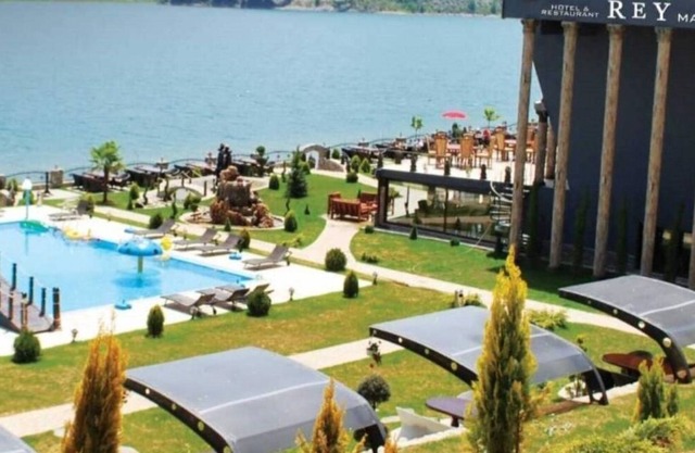 Rey Hotel & Restorant