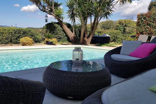 Rez de Villa, vue magnifique, piscine chauffée privée, spa villa Les Feuillantines