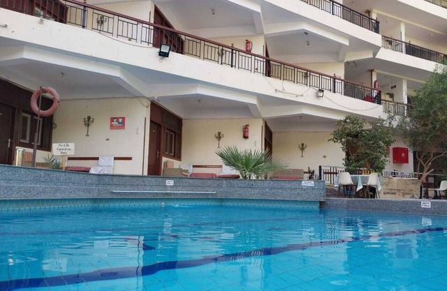 Rezeiky Hotel And Camp Luxor
