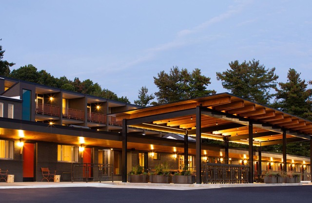 Rhode's Motor Lodge