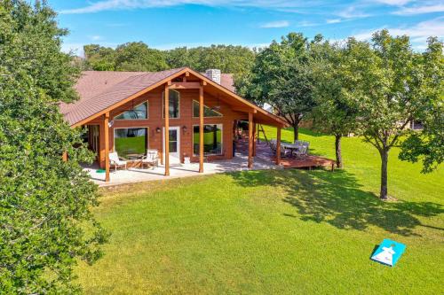 Rhodes Retreat with Dock on Cedar Creek Lake!