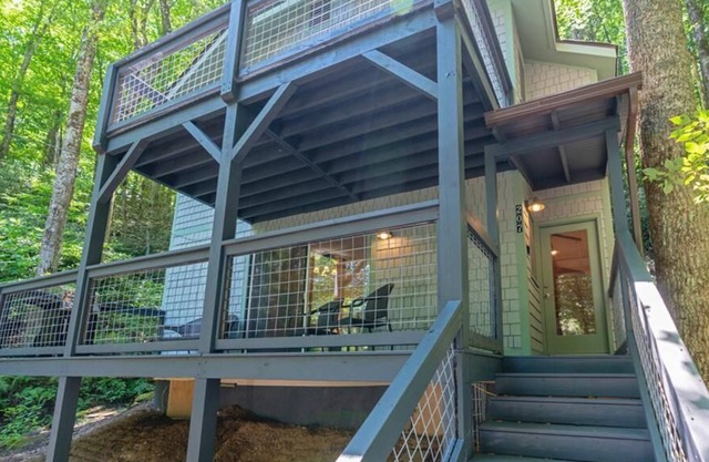 Rhododendron Hill - Last Minute Discount, Affordable Mountain House, Gas Fireplace, Outdoor Seaso...