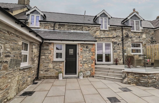 RHOS LAS, pet friendly, character holiday cottage in Cerrigydrudion