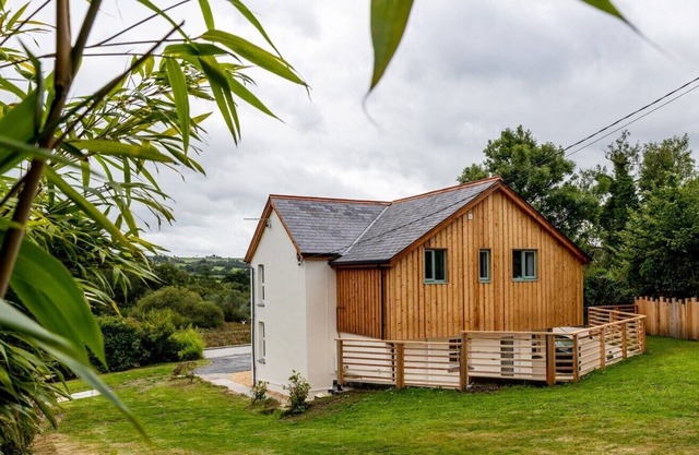 Rhoslwyn - a family home for 6 with country views.