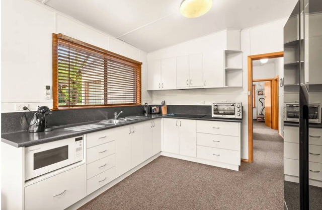 Rhyll Quiet oasis within walking distance to the shops and the beach