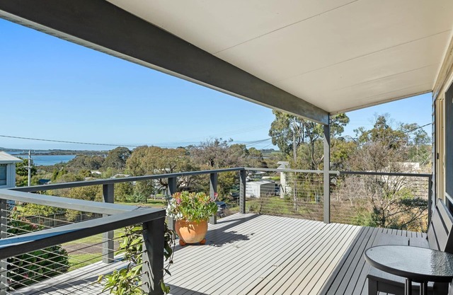 Rhyll Retreat with Water Views