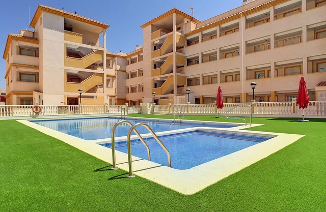 Ático con terraza, vistas al mar, wifi gratis, piscina comunitaria