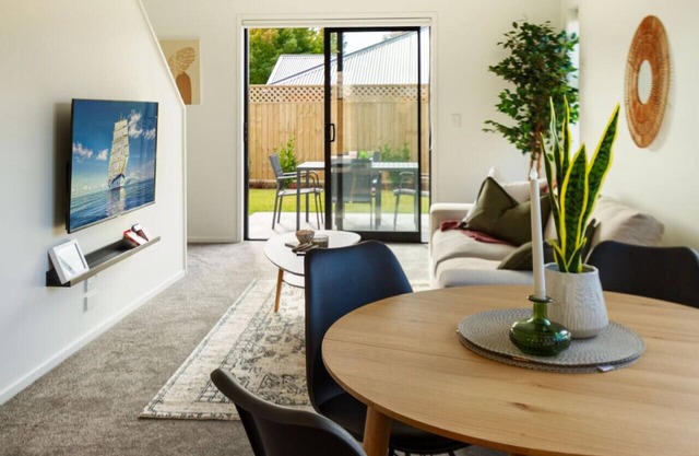 Riccarton 2 Bed 1 Bath w Garage