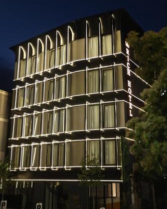 Rich Hotel