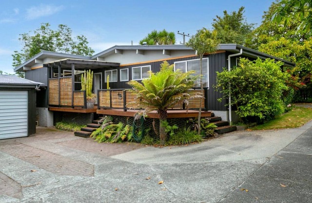 Richards - Spacious, charming, private and cosy, with Spa Bath and large outdoor deck