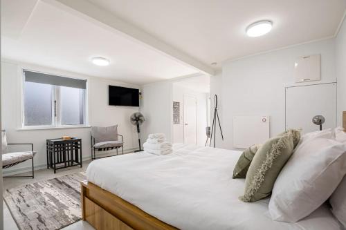 Riches Stay and Sleep Unit with Wi-Fi and Parking