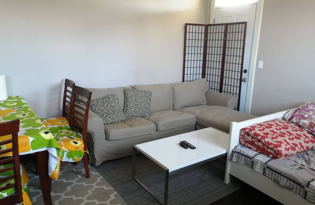 richmond 1br/ 1ba suite ( House basement with Seperated entry)