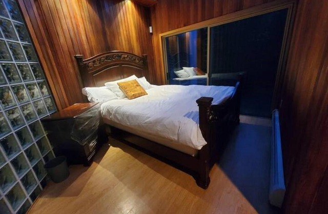 Richmond City Centre Large Bedroom Suite
