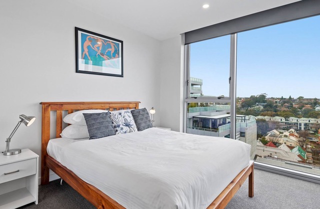 Richmond convenient 2-Bed with Parking, BBQ, Gym