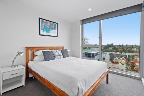 Richmond convenient 2-Bed with Parking, BBQ, Gym