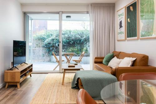 Richmond Retreat with Courtyard Parking