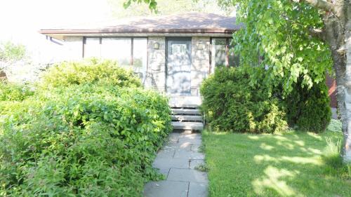 Richview Gardens Suite, 3-bdr